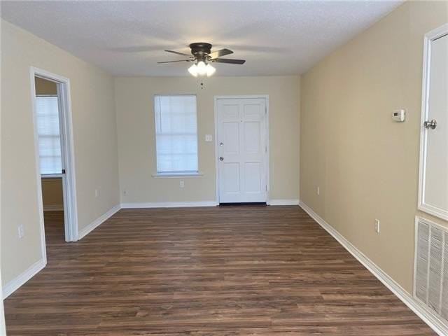 943 Magnolia St - Photo 2 of 9