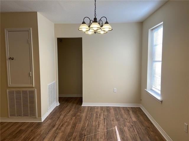 943 Magnolia St - Photo 5 of 9