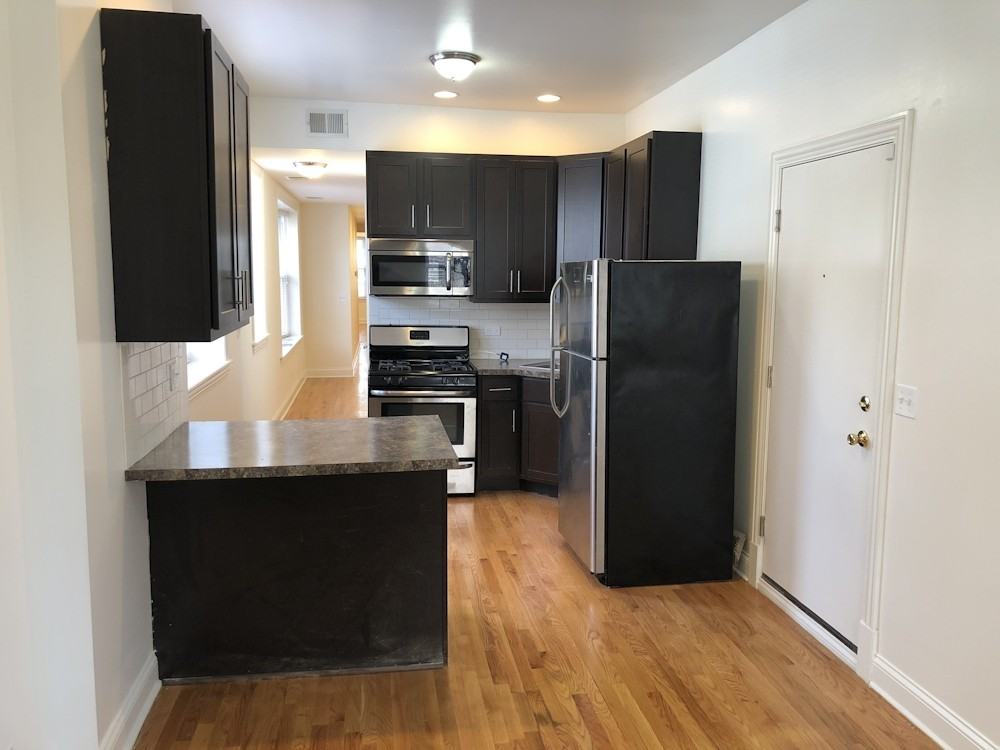 4450 N Sheridan Rd #4450-1 - Photo 3 of 7