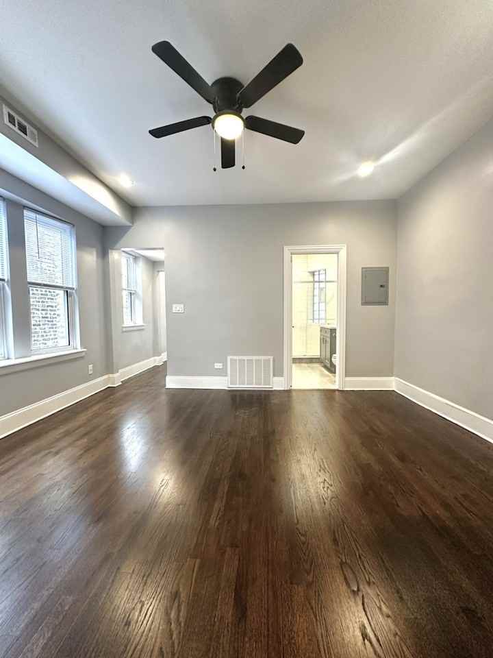 4450 N Sheridan Rd #4450-1 - Photo 5 of 7