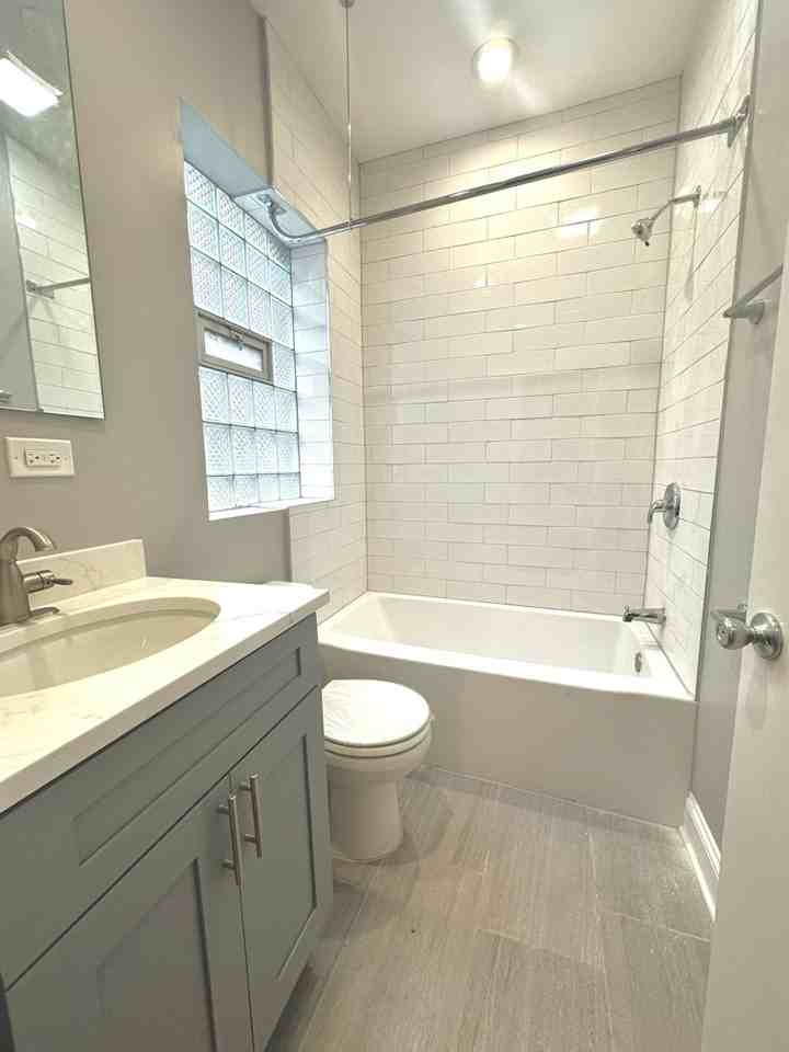 4450 N Sheridan Rd #4450-1 - Photo 6 of 7