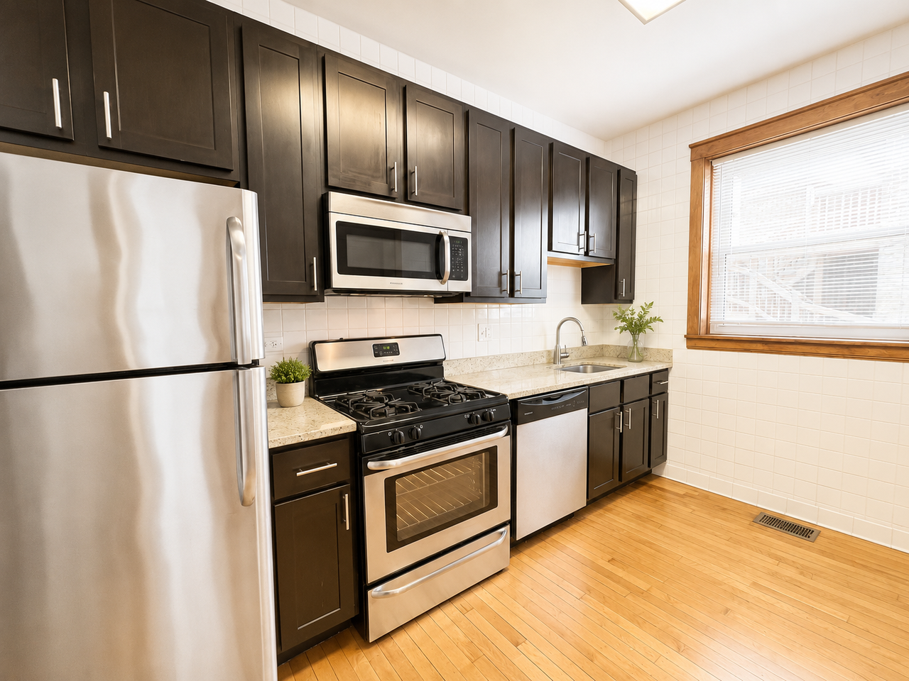 1535 W Addison St #1 - Photo 3 of 16