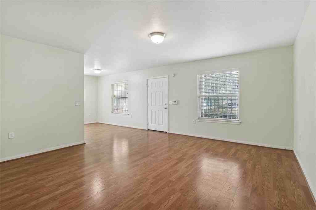 1834 Bayside St - Photo 2 of 12