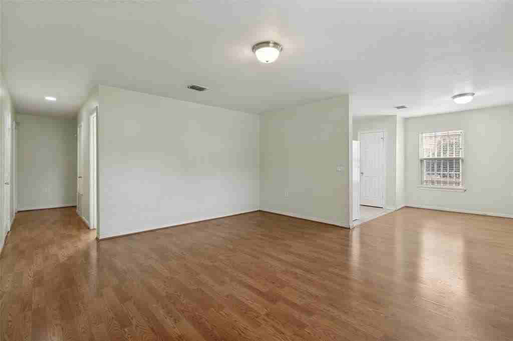 1834 Bayside St - Photo 3 of 12