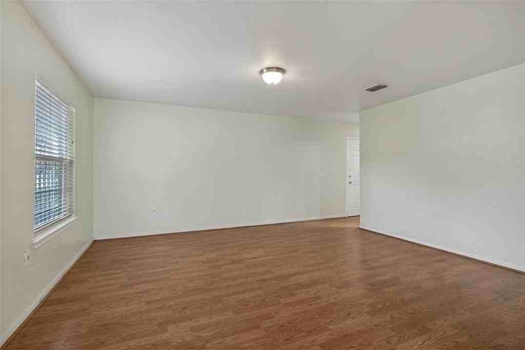 1834 Bayside St - Photo 5 of 12