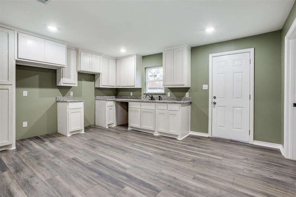 420 S Gribble St - Photo 4 of 16