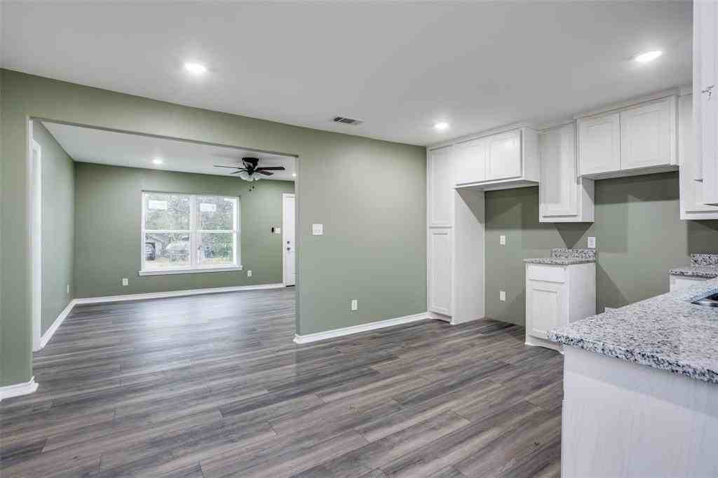 420 S Gribble St - Photo 6 of 16
