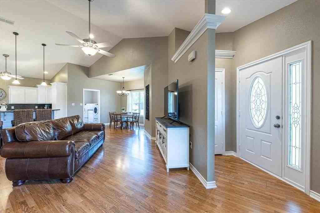 508 Pine Ln - Photo 4 of 34