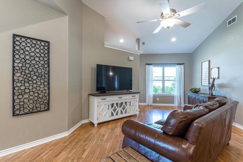 508 Pine Ln - Photo 5 of 34