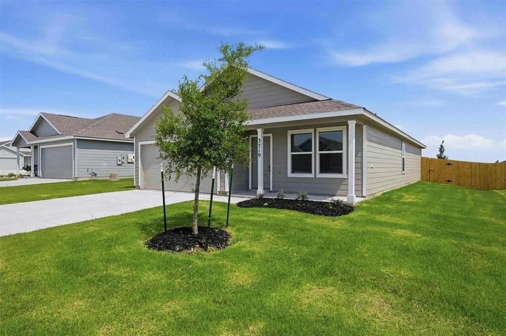 3719 Longleaf Dr - Photo 3 of 24