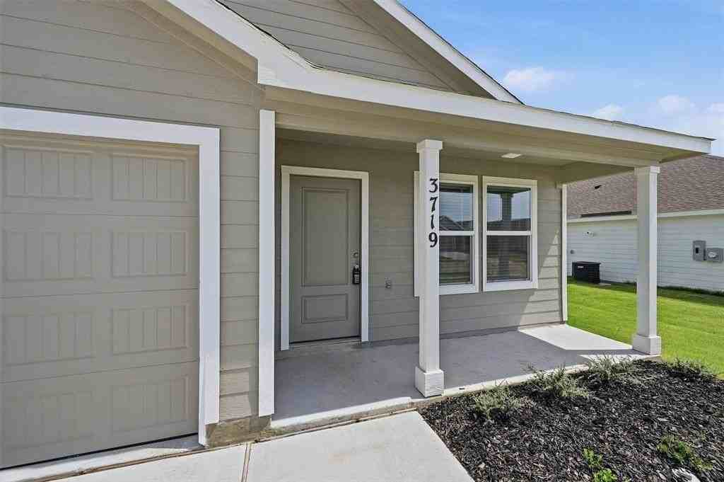 3719 Longleaf Dr - Photo 4 of 24