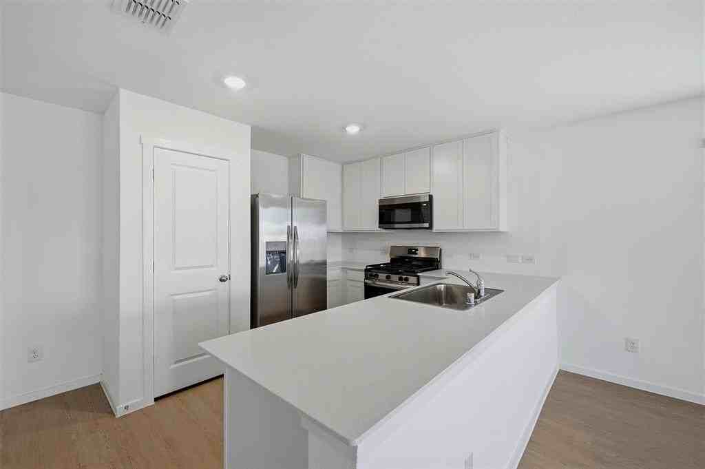 3719 Longleaf Dr - Photo 7 of 24