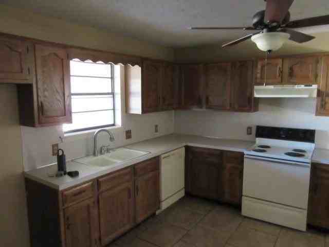 5333 Benbrook St - Photo 4 of 13