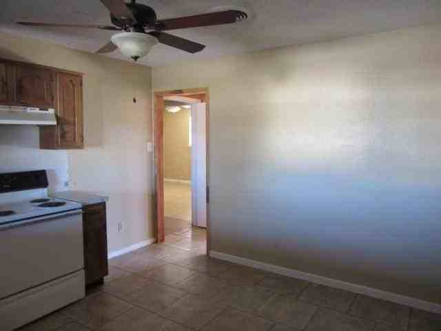 5333 Benbrook St - Photo 5 of 13