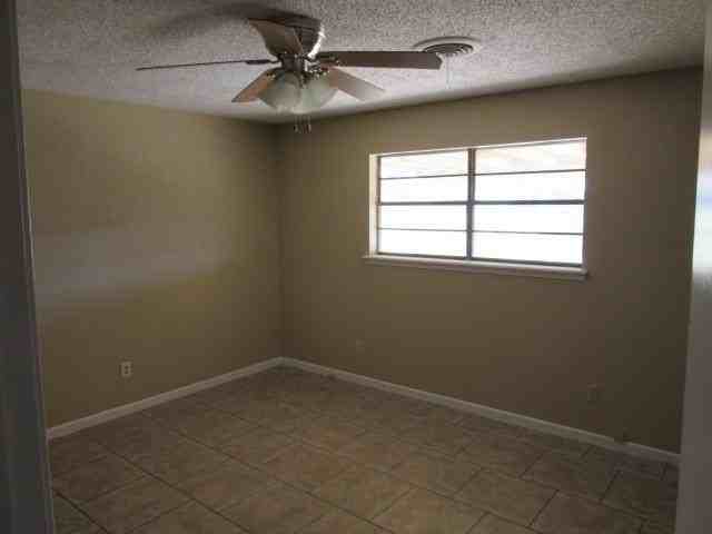 5333 Benbrook St - Photo 6 of 13