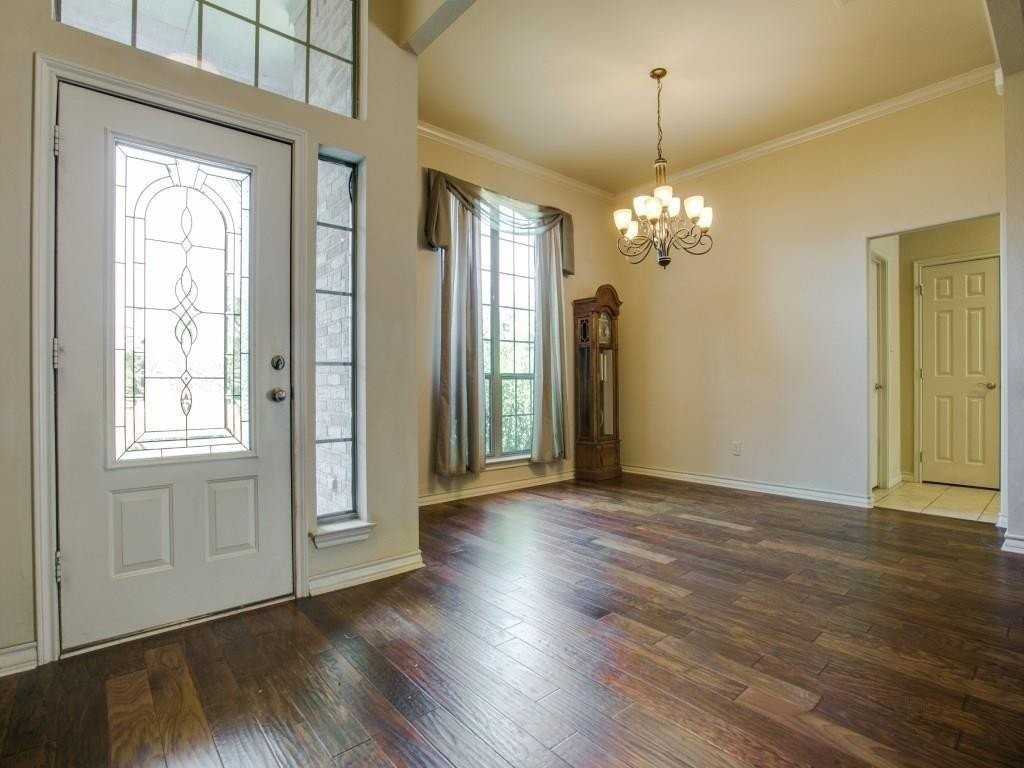 1708 Rockview Dr - Photo 7 of 20