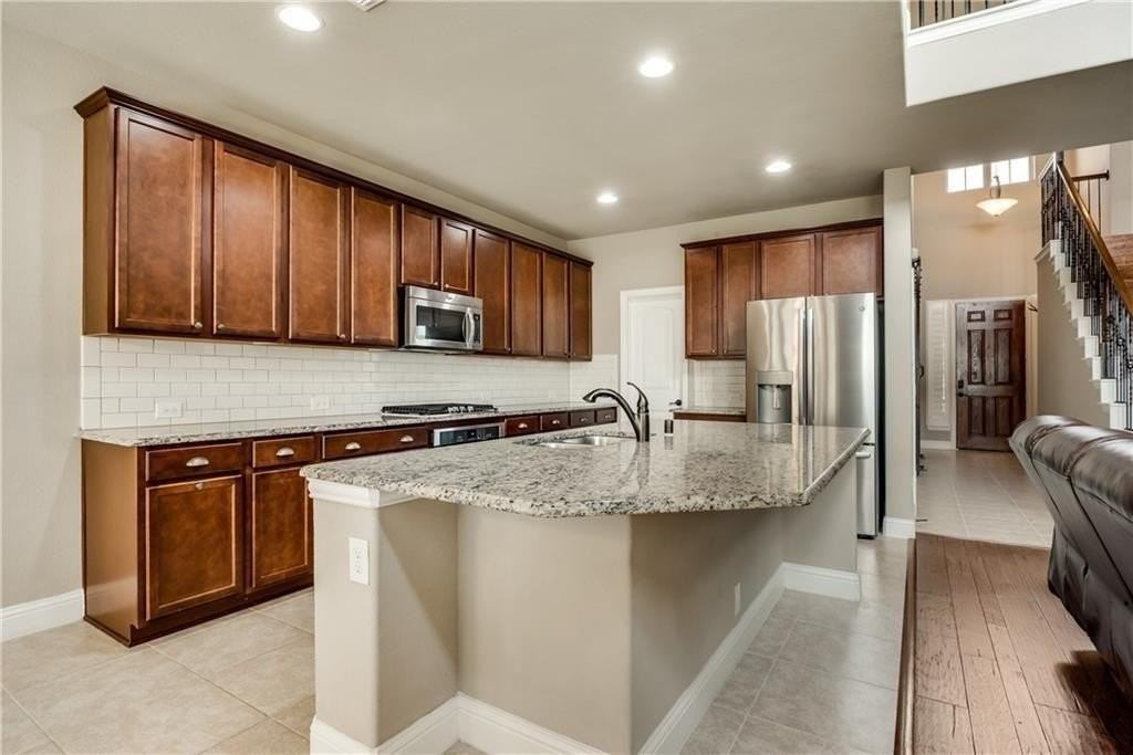 1025 Spring Falls Dr - Photo 7 of 23