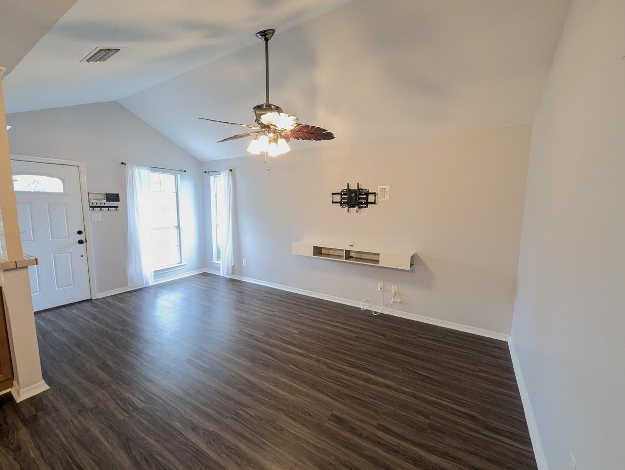 250 Terrance Ln - Photo 3 of 28