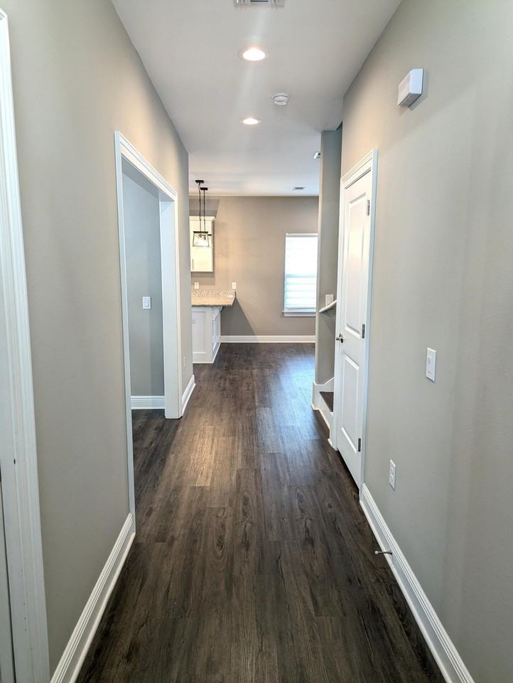 2335 Hadleigh Hills Ct - Photo 2 of 32