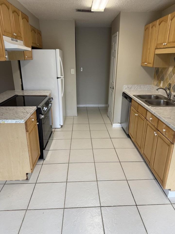 1791 Salem Ave - Photo 4 of 13