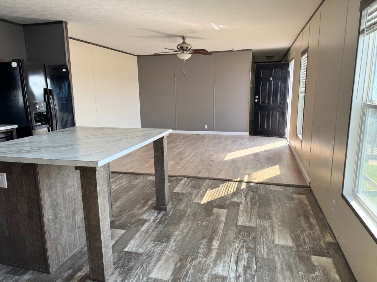 803 N Austin Way - Photo 2 of 8