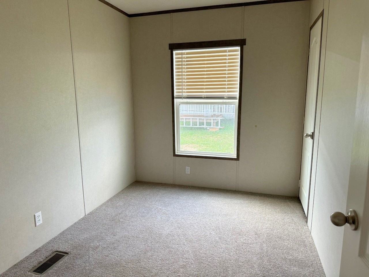 803 N Austin Way - Photo 4 of 8