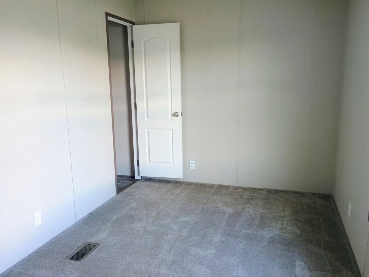 803 N Austin Way - Photo 5 of 8