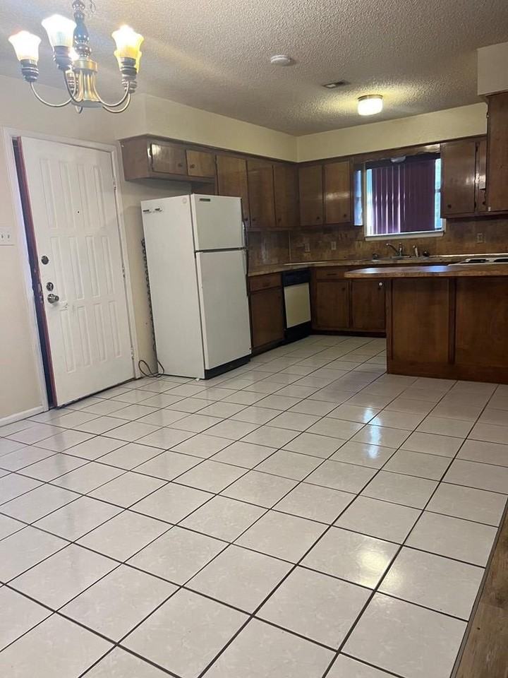 6819 Ector Ave - Photo 2 of 14