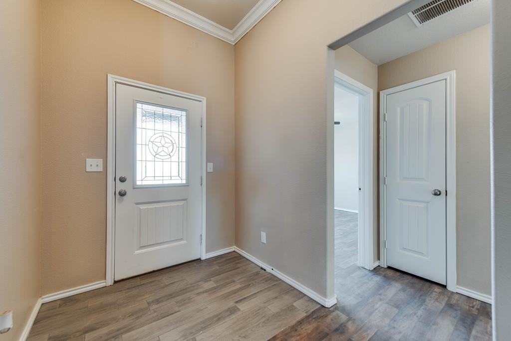 618 Juniper Ct - Photo 5 of 26