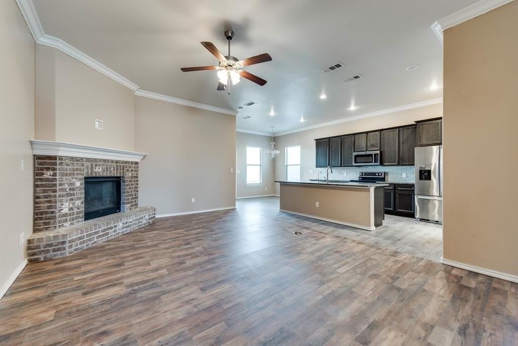 618 Juniper Ct - Photo 7 of 26
