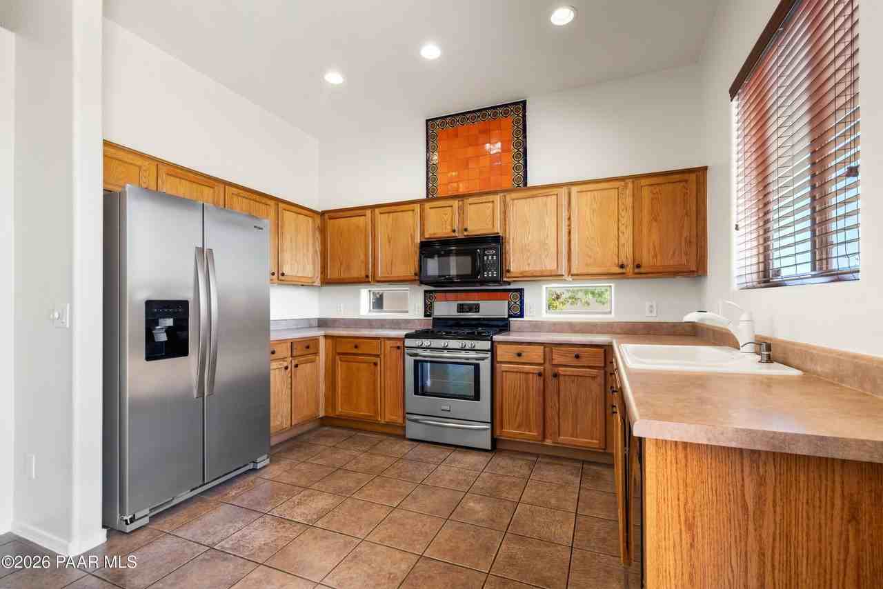 6913 E Voltaire Dr - Photo 2 of 28
