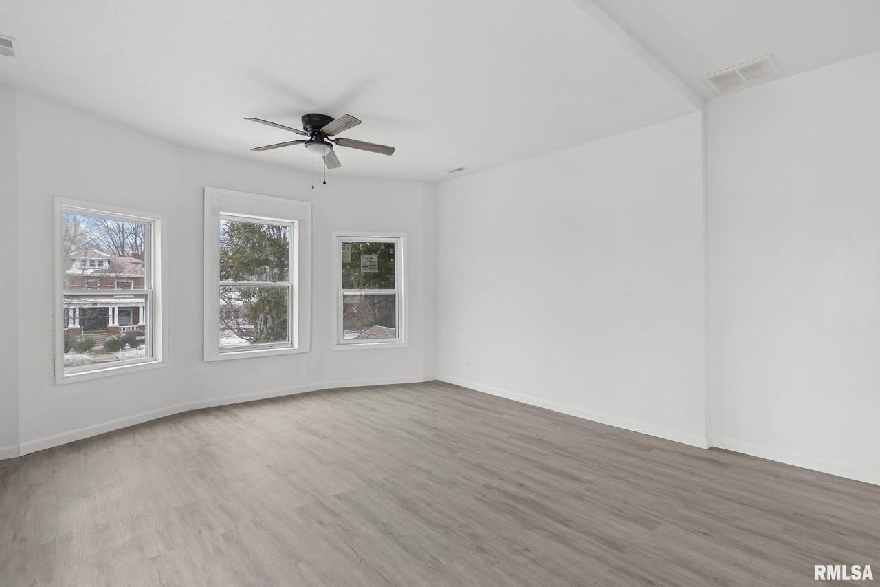 910 S 2nd St - Photo 6 of 20