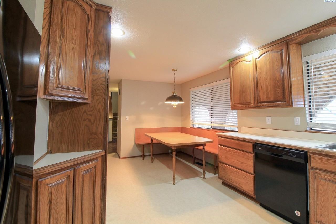 411 Snyder St - Photo 3 of 16