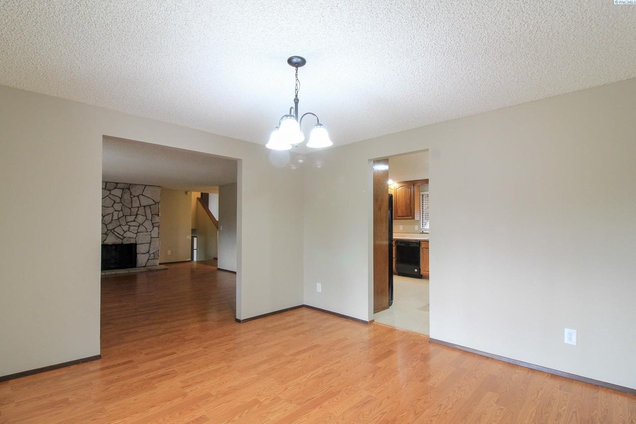 411 Snyder St - Photo 4 of 16
