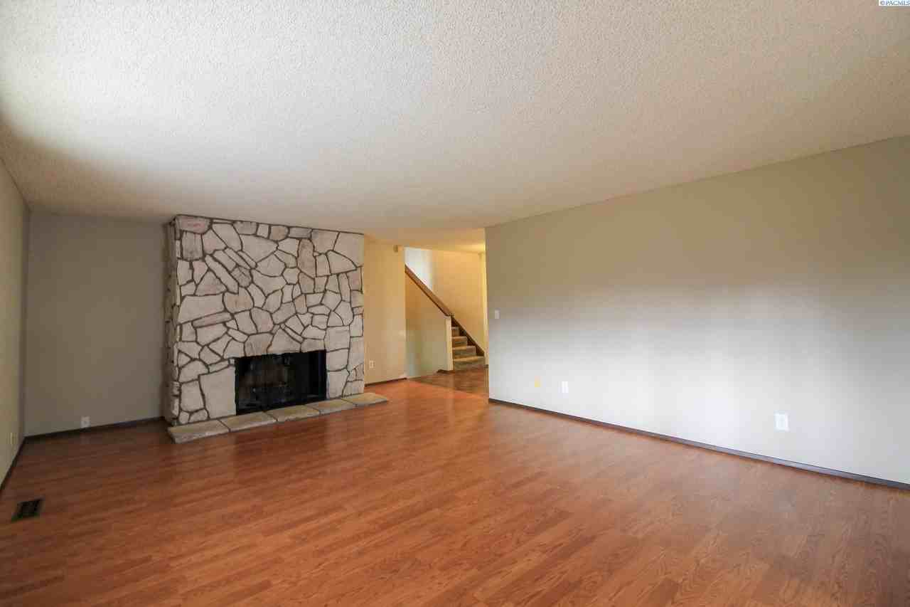 411 Snyder St - Photo 5 of 16