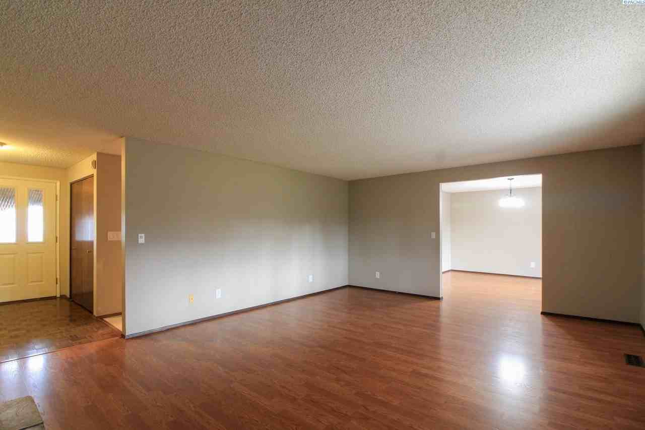 411 Snyder St - Photo 6 of 16
