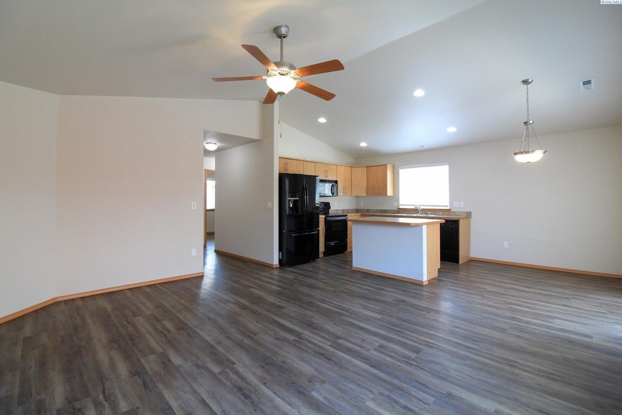 1683 Cactus Loop - Photo 2 of 10