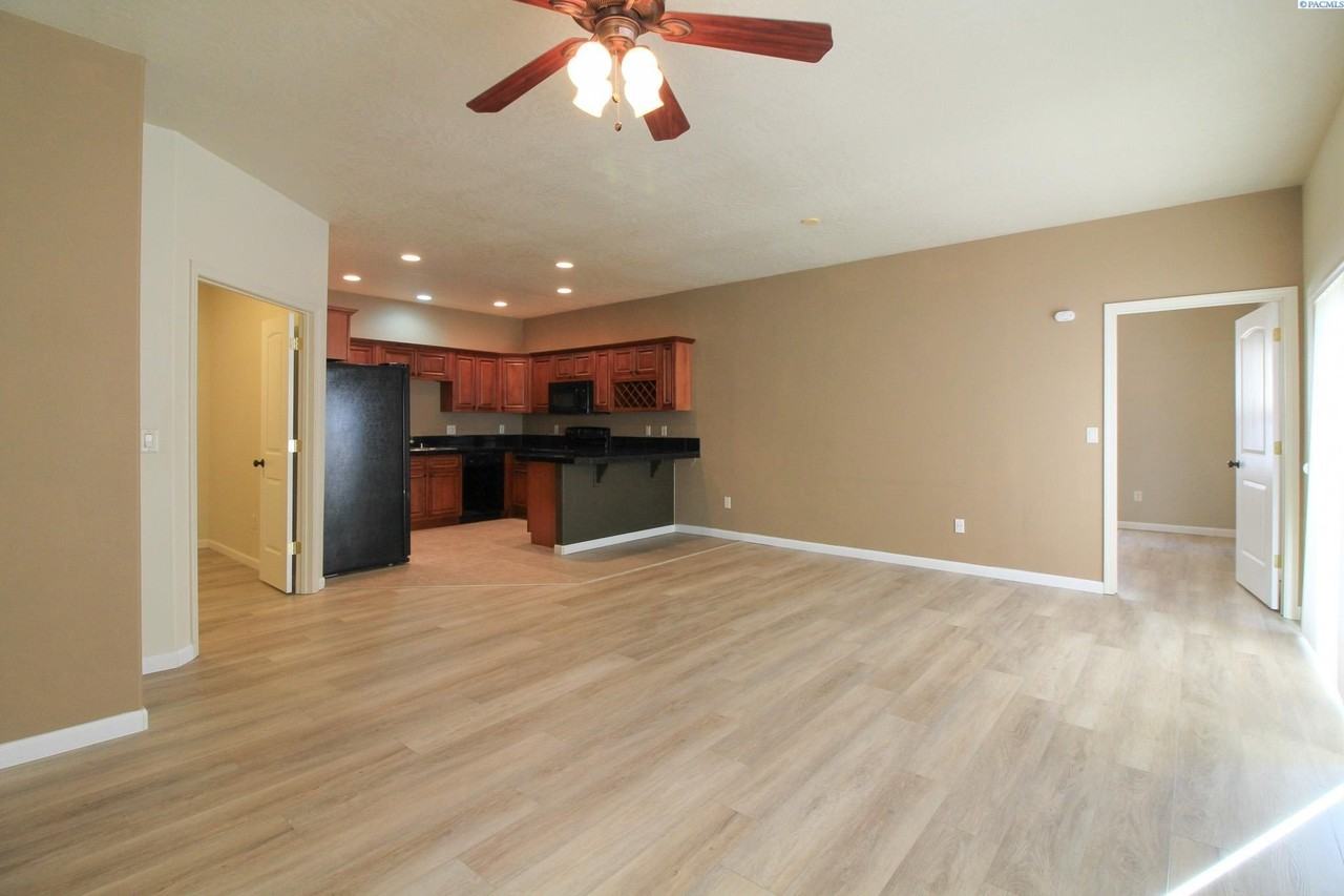 114 S Tweedt Pl - Photo 2 of 12