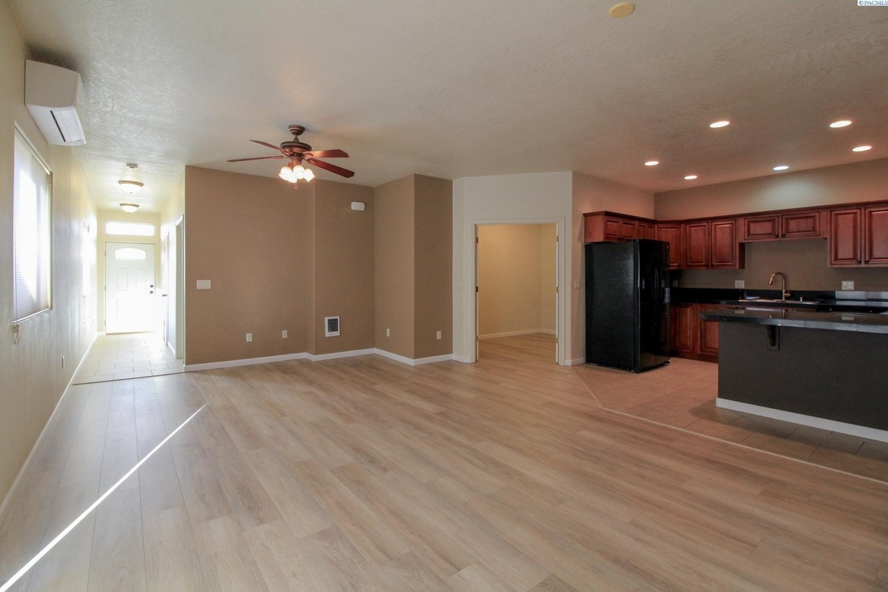 114 S Tweedt Pl - Photo 3 of 12