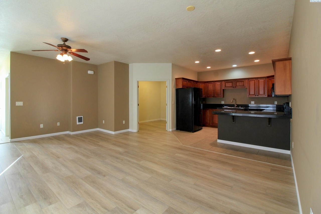 114 S Tweedt Pl - Photo 4 of 12