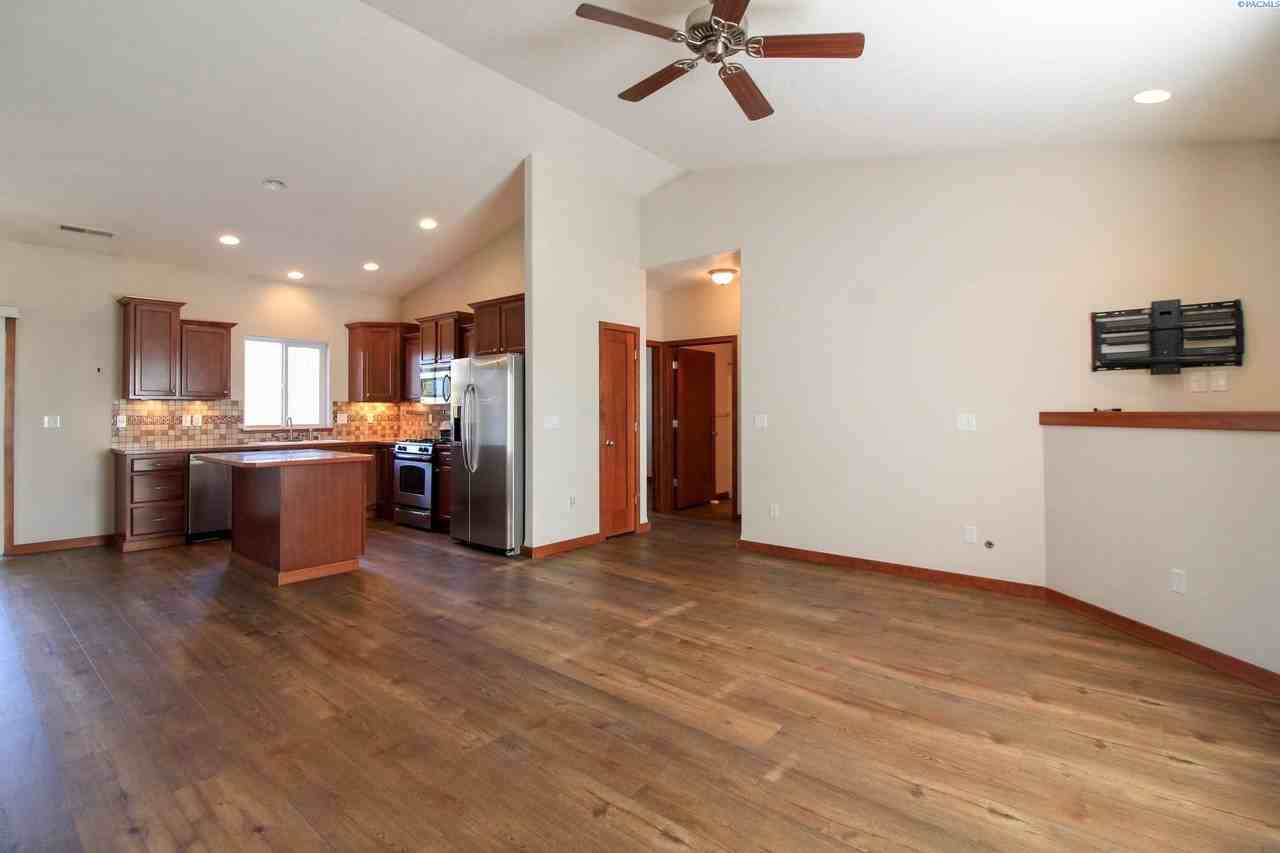 4803 Catalonia Dr - Photo 2 of 13