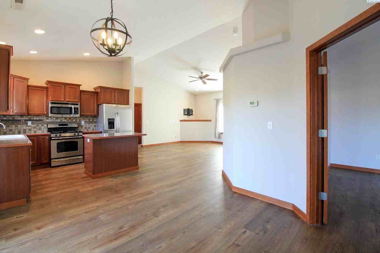 4803 Catalonia Dr - Photo 5 of 13