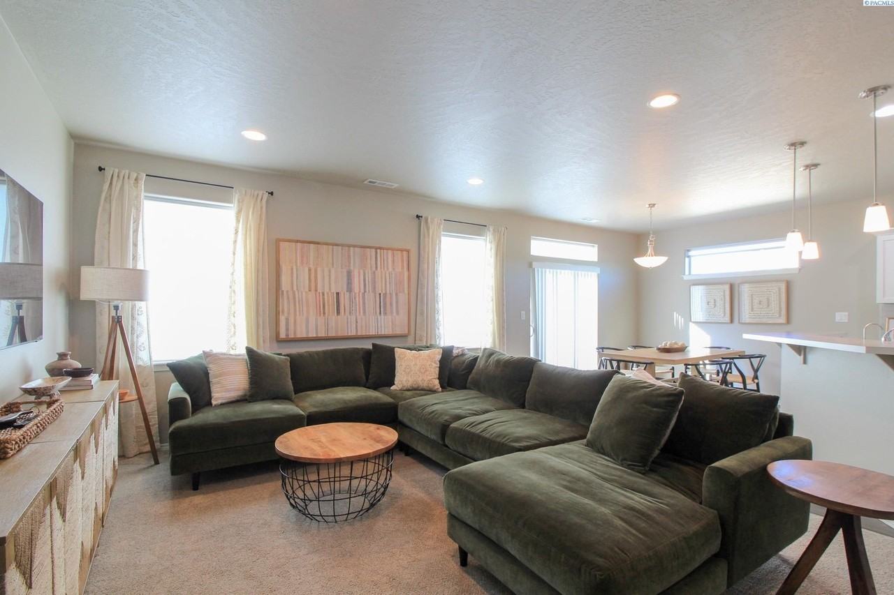 2933 Castle Rock Blvd - Photo 3 of 16