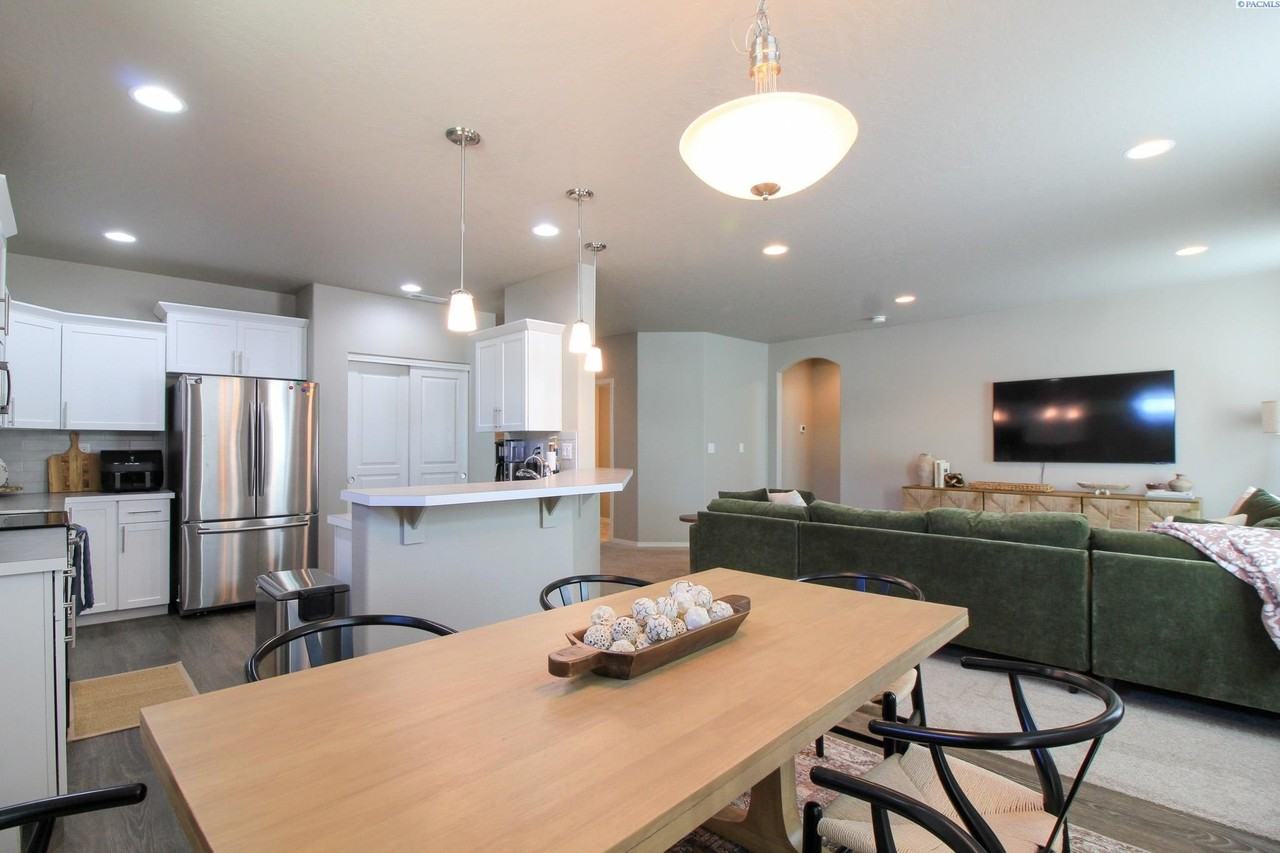 2933 Castle Rock Blvd - Photo 5 of 16