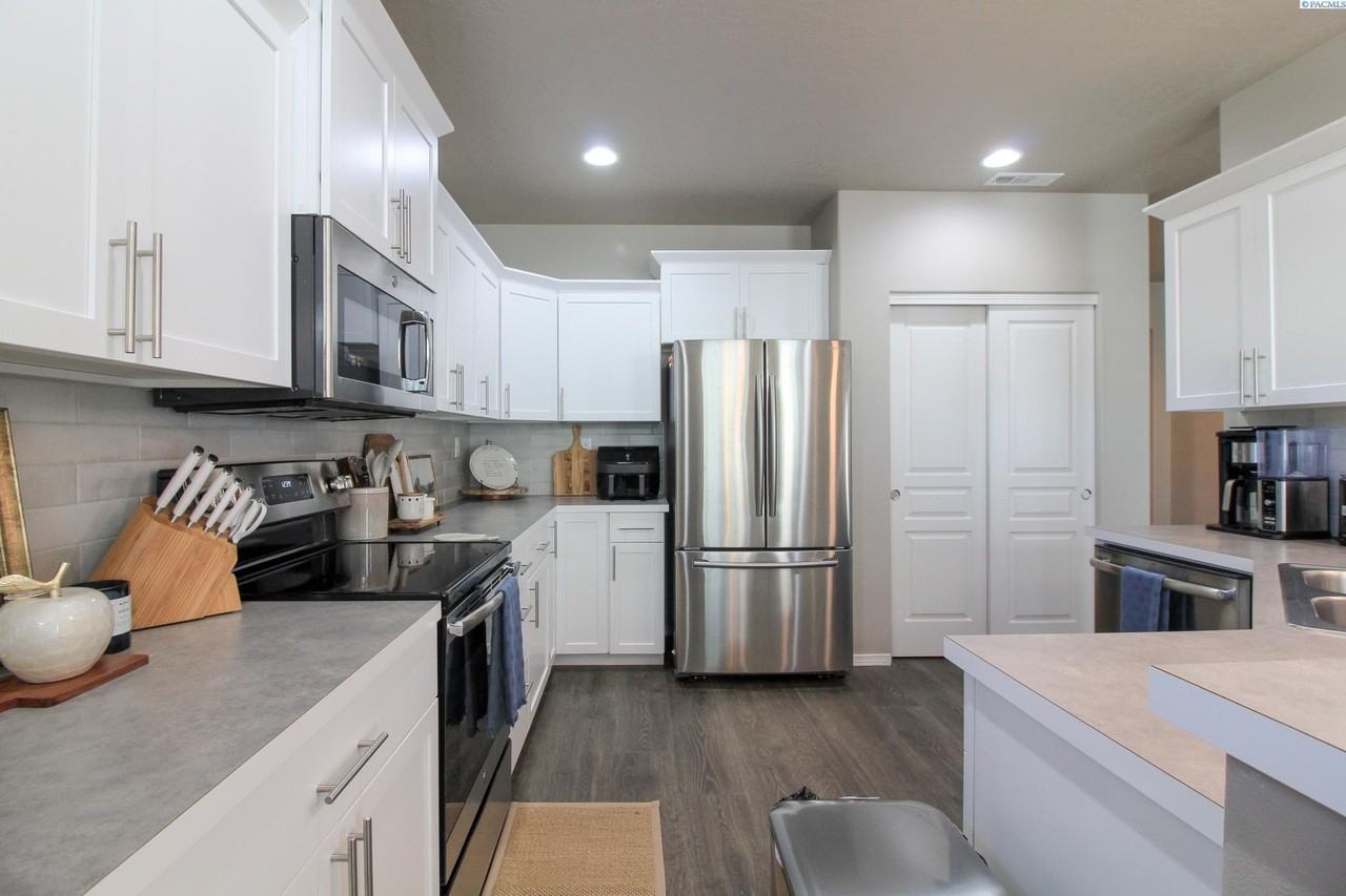 2933 Castle Rock Blvd - Photo 6 of 16