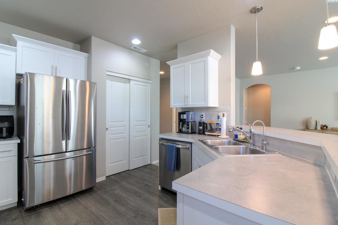 2933 Castle Rock Blvd - Photo 7 of 16