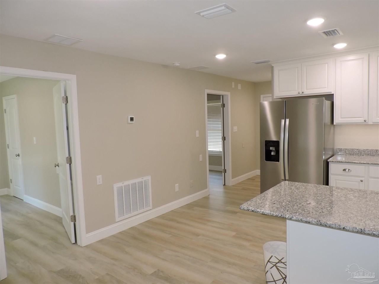 3202 W Lee St - Photo 4 of 19