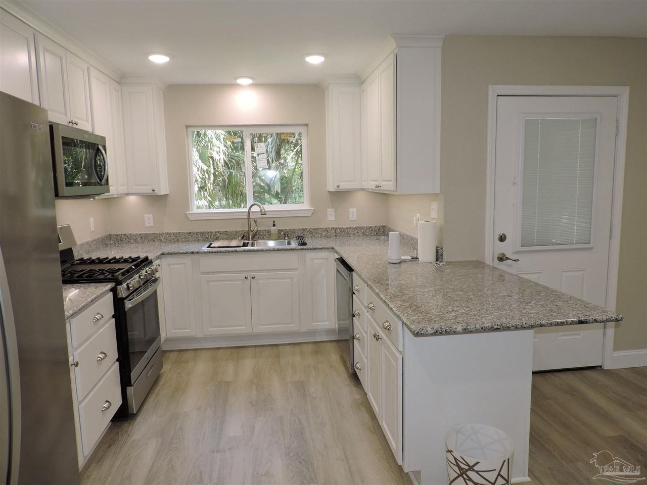 3202 W Lee St - Photo 7 of 19
