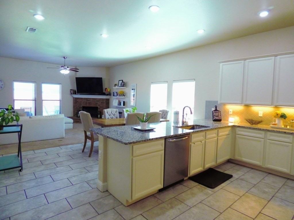 1501 Wrangler Ln - Photo 4 of 13
