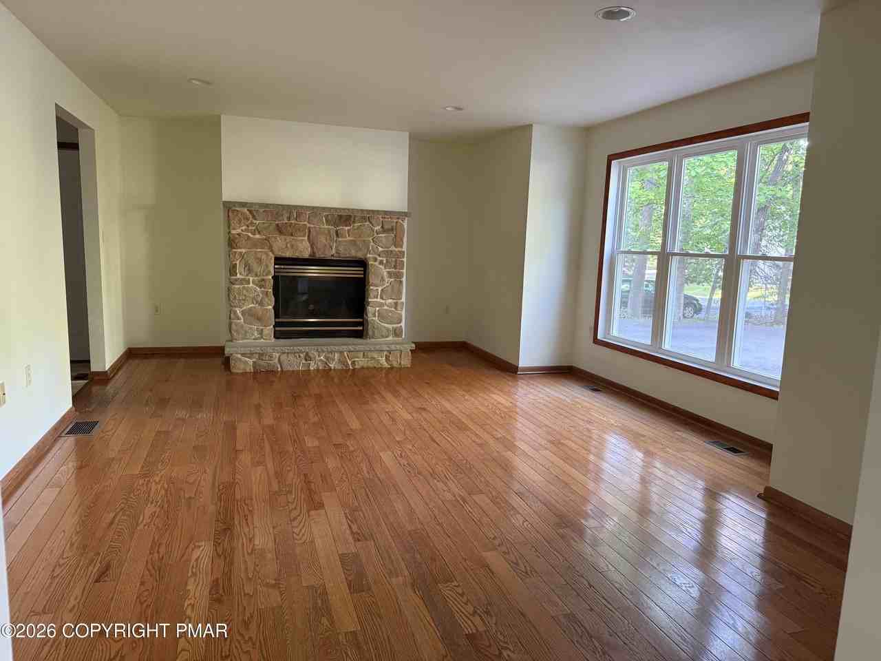 197 Escoll Dr - Photo 4 of 13